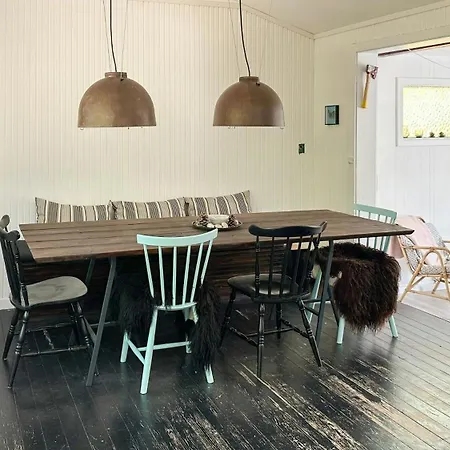 Casa de Férias With Recycled Finds Near Nature *