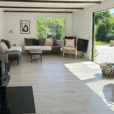 펜션 With Recycled Finds Near Nature Græsted