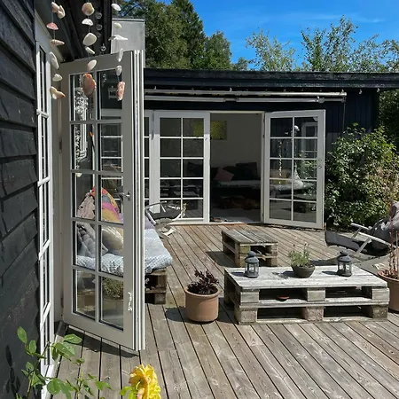 度假居 With Recycled Finds Near Nature Græsted