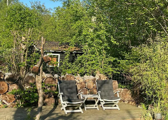 With Recycled Finds Near Nature Hébergement de vacances Græsted